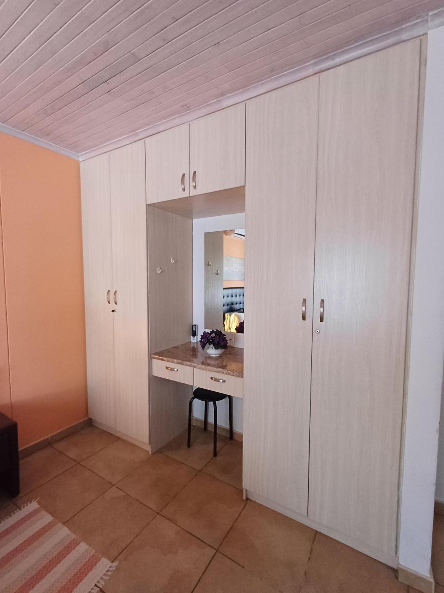Capbon Guesthouse Виндхук Экстерьер фото